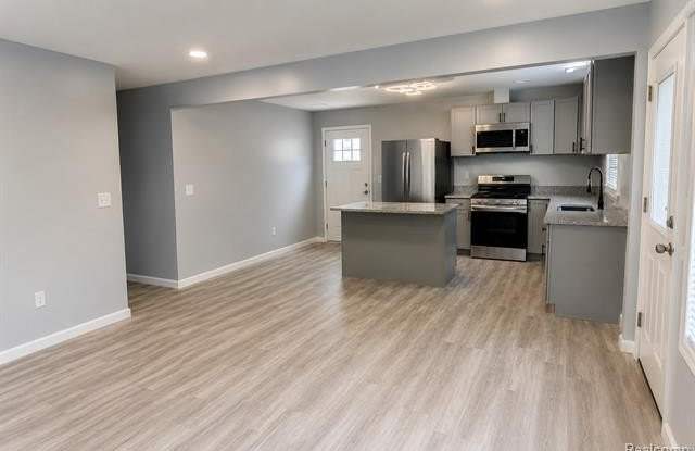 27865 BRETTONWOODS Street Gallery 2