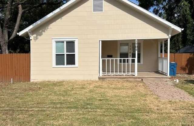 1705 S Jefferson Street - 1705 South Jefferson Street, Kaufman, TX 75142