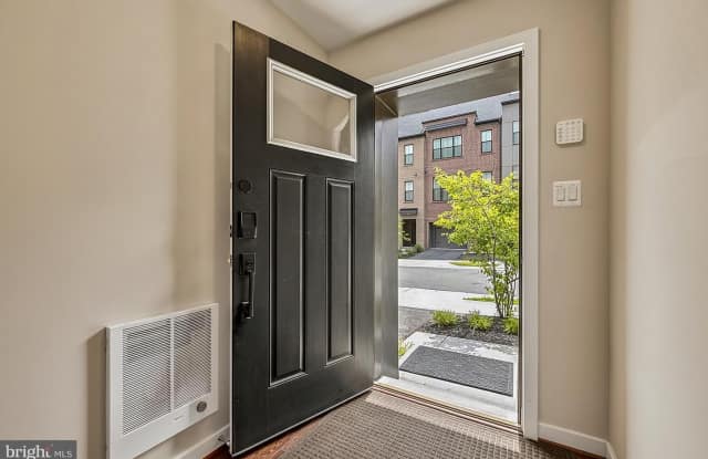 6230 ALMERICO PL Gallery 2