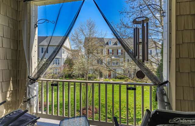 Belmont Bay Beauty! Three level two car garage luxury townhome! Gallery 4