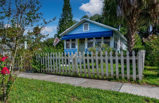 401 E 9TH AVENUE - 401 East 9th Avenue, Mount Dora, FL 32757