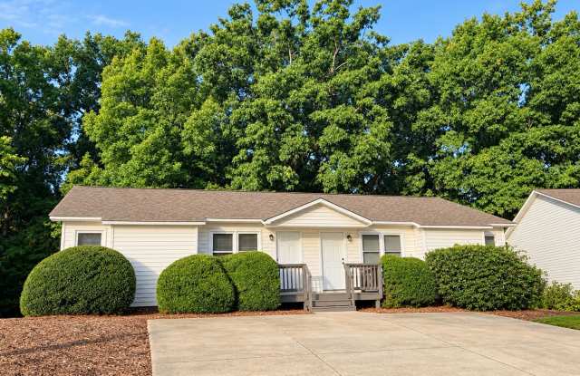 **$1195.00 AUGUST SPECIAL!!!***  Oak Ridge  Duplex (Garden style) 2br 1ba, White Oak Lane Kannapolis NC - 1245.00 **$1195.00 AUGUST SPECIAL!!!*** photos photos