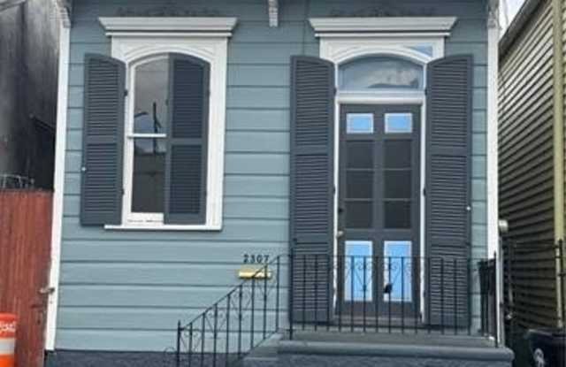 2307 CHARTRES Street photos photos