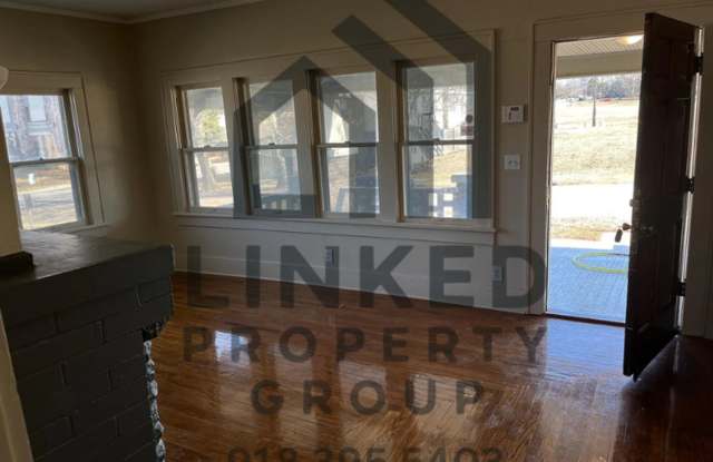 Charming 3 Bed, 2 Bath Brick Bungalow – Available Now! Gallery 3