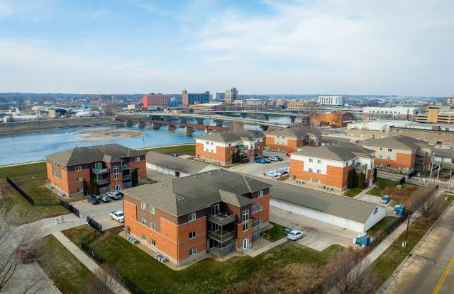 Riverwalk Residences - 910 Sycamore Street, Waterloo, IA 50703