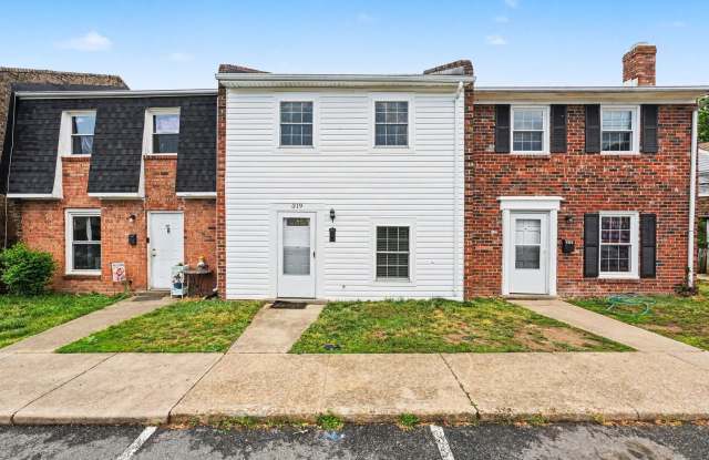 Updated 2BR Townhome Minutes from Central Park & Mary Washington Hospital! photos photos Updated 2BR Townhome Minutes from Central Park & Mary Washington Hospital! photos photos