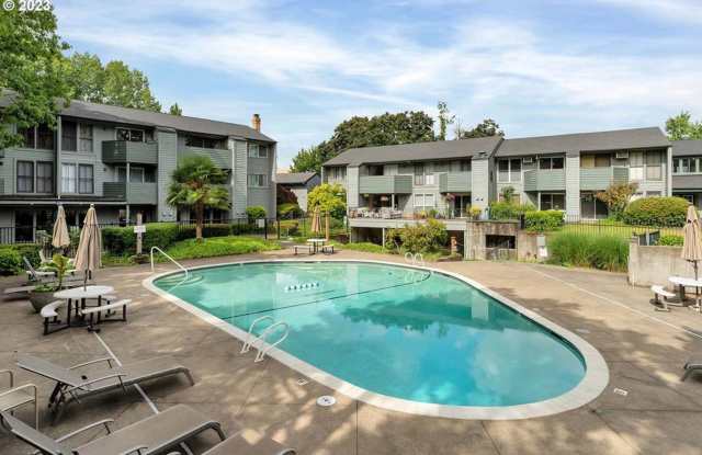 1 Bedroom Condo close to Washington Square with seasonal outdoor pool photos photos