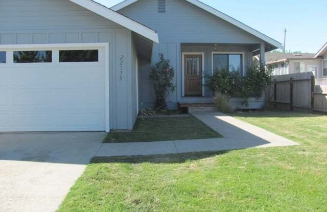 Santa Margarita - 15 minutes to SLO Spacious Single Level Home w A/C - 22175 F Street, Santa Margarita, CA 93453