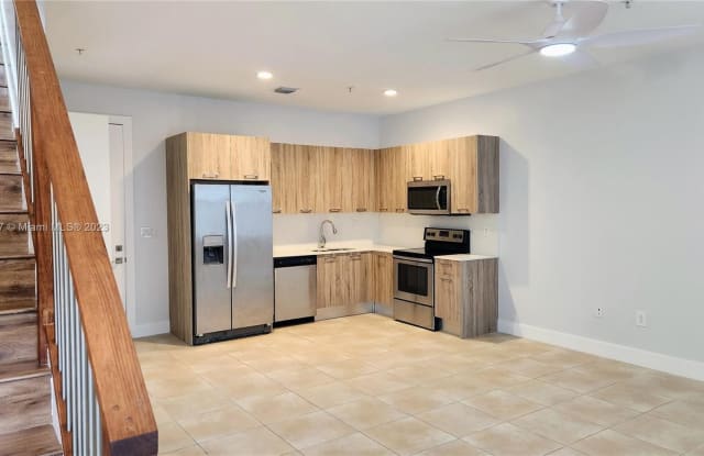 460 NE 35th Ct - 460 Northeast 35th Court, Oakland Park, FL 33334