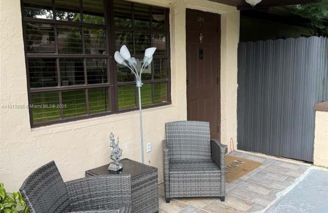 13994 SW 46th Ter - 13994 Southwest 46th Terrace, Kendale Lakes, FL 33175