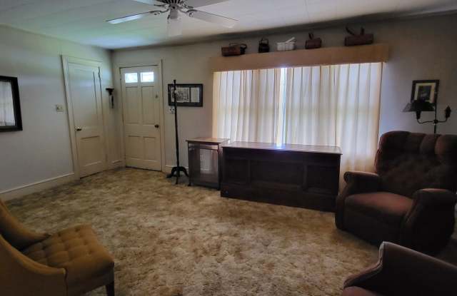 2-bedroom, 1-bath partially furnished home Gallery 3