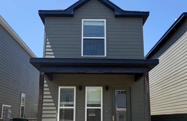 Clean like-new home for rent near the UofA photos photos