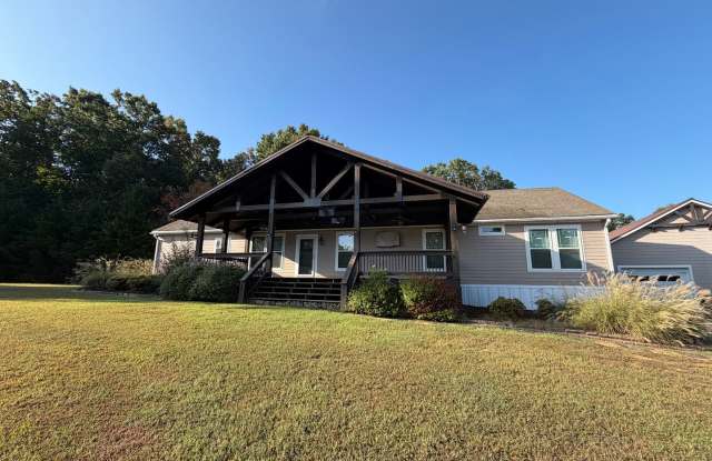 4 Bed/2.5 Bath - Tuscumbia, AL Gallery 1