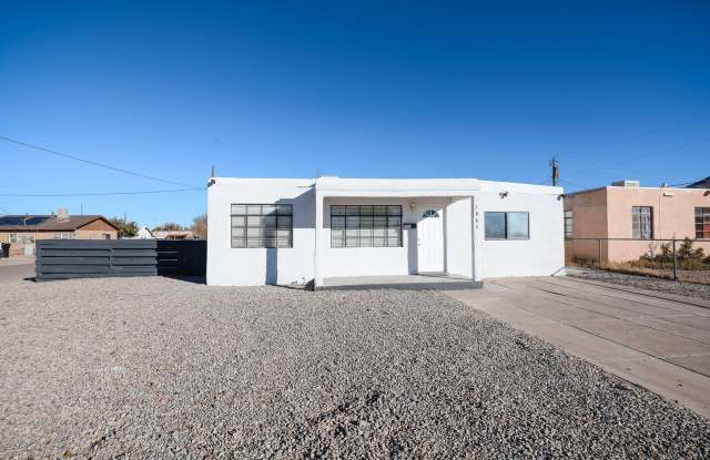 Cute 3 bedroom, 1 Bath Home on a large corner lot - 1001 Cauthen Lane, Alamogordo, NM 88310