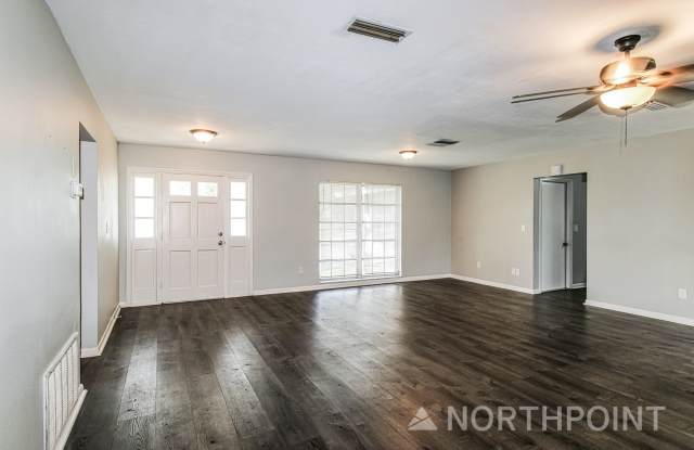 4 BR/2BA | Newly Renovated Single Family Home | 1-Car Garage Parking | Fenced backyard Gallery 4