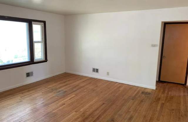 5830 N 61st St photos photos