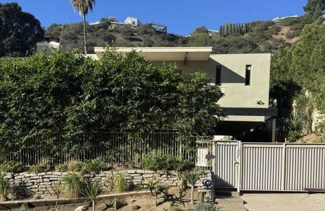 1555 Rising Glen Road photos photos