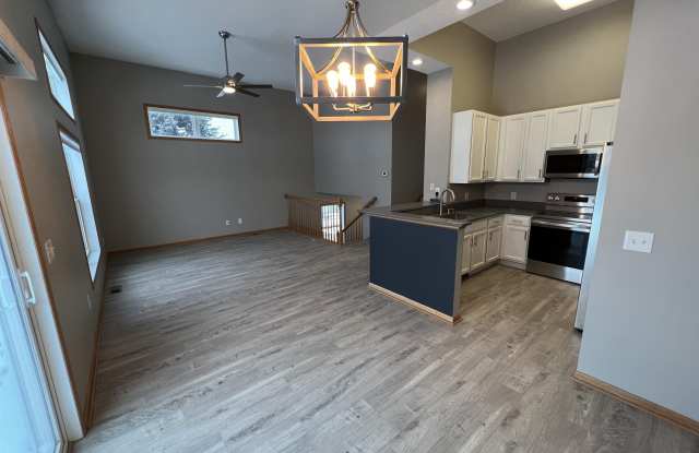 17689 70th Place North Gallery 4