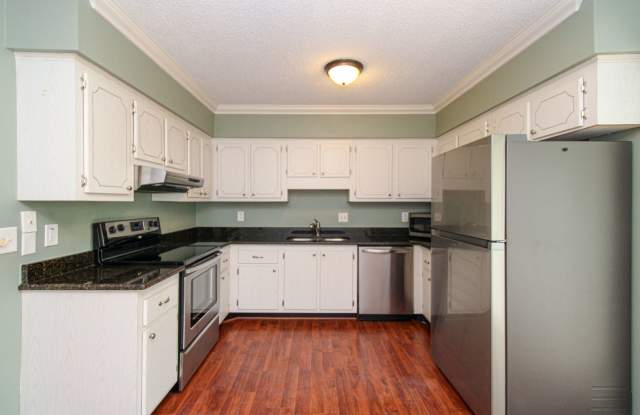 ** ADORABLE 2ND FLOOR 2/2 CONDO CANAL VIEW IN FABULOUS NORTH NAPLES** UNFURNISHED ** NO PETS ALLOWED ** photos photos