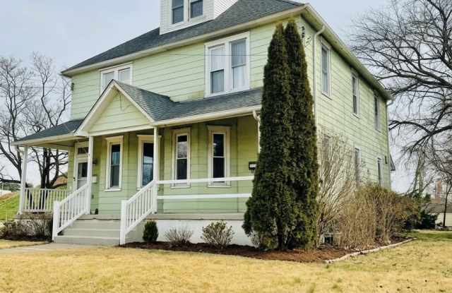 303 Meetinghouse Road Gallery 1