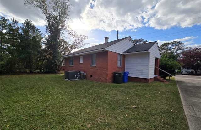 479 McBain Drive Gallery 4
