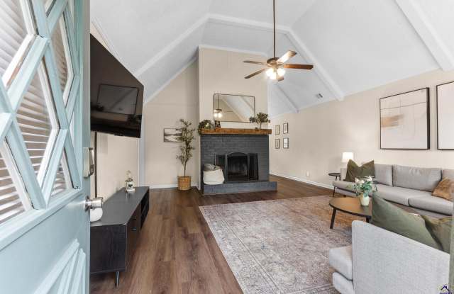 1100 Kenwood Drive photos photos