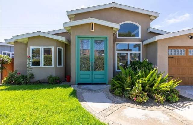233 North Acacia Avenue photos photos