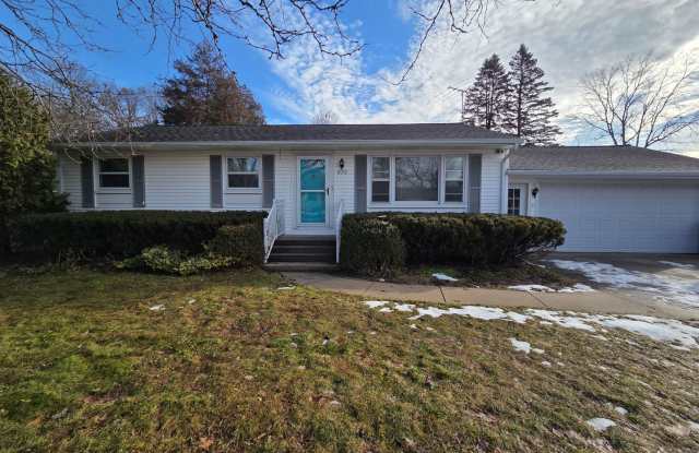 Beautiful 4 bedroom in Forest Hills photos photos