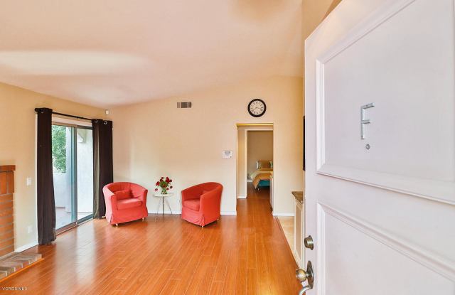 7105 Woodlake Avenue Gallery 4
