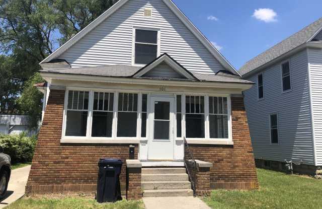 101 E 15th St - 101 East 15th Street, Holland, MI 49423