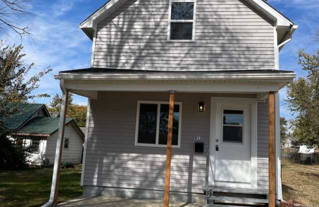 Updated 2 bedroom 1 bathroom home-located in Perry, IA Gallery 1