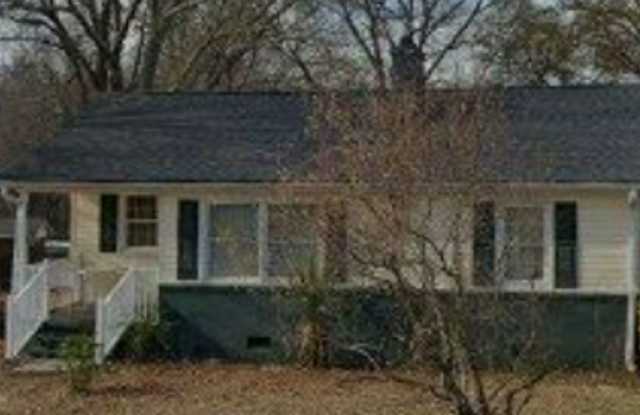 Cute 2 Bedroom and 1 Bath in Popular Greer Location - 303 John Street, Spartanburg County, SC 29651