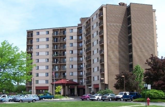 Maplewood Manor - 1200 N Madison Ave, Bay City, MI 48708