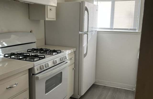 Hillsdale Oaks Condo Gallery 4