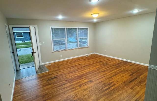 3 Bedrooms, 1.5 Bath Home in South Bend IN. ACCEPTING SECTION 8 Gallery 2