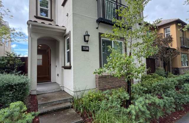 Beautiful Upgraded 4 Bed 3 Bath home in San Ramon Gale Ranch photos photos