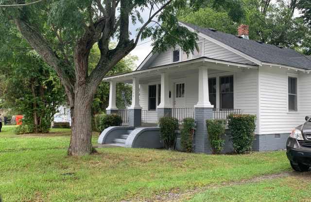 Quaint home located in City Limits - 508 Massachusetts Avenue, Elizabeth City, NC 27909