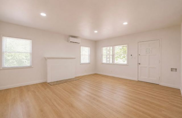 4723 Arlington Avenue Gallery 4