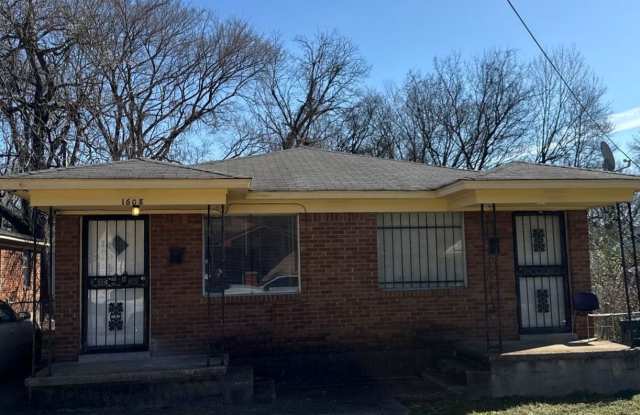 1608 Oakwood St photos photos
