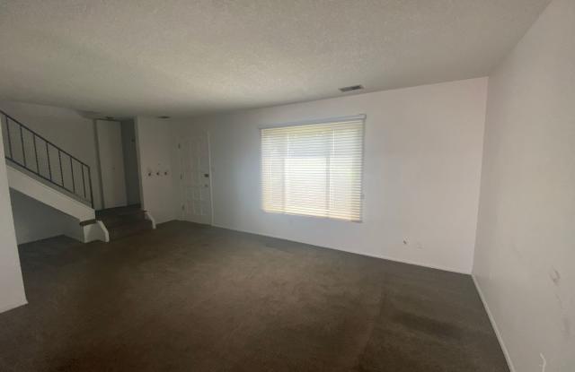 Nice 3 bedroom townhome in Aurora Gallery 3