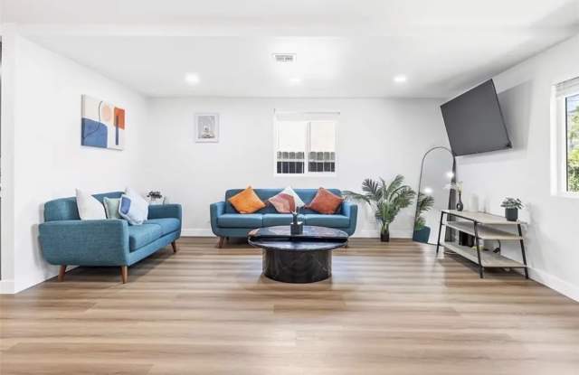 7629 Arcola Avenue Gallery 4