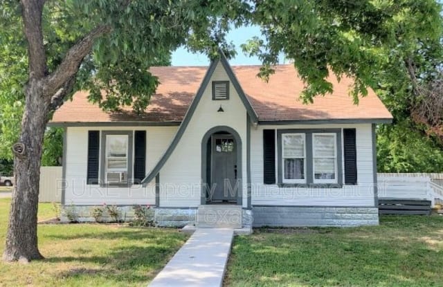1620 W 3rd Street - 1620 West 3rd Street, Taylor, TX 76574