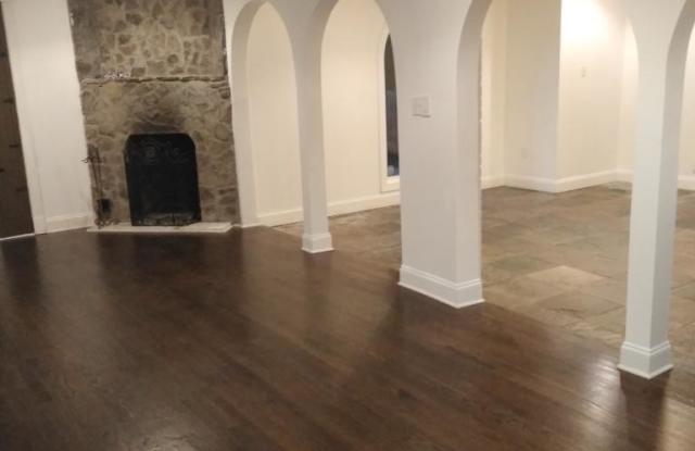 724 Collier Rd Gallery 3