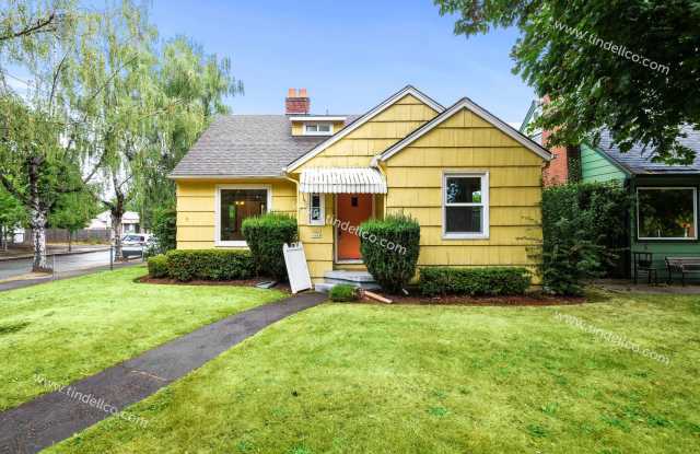 Vintage 7 Bedroom Craftsman Directly Across from University of Portland - Landscape included - 4949 North Willamette Boulevard, Portland, OR 97203