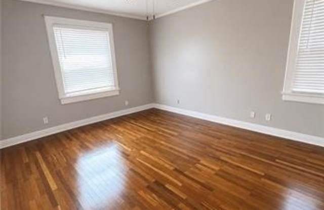 4218 VINCENNES Place Gallery 4