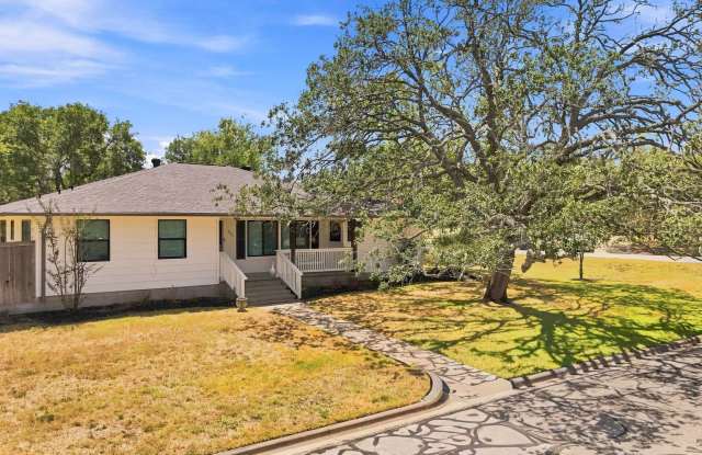 900 Winding Gallery 3