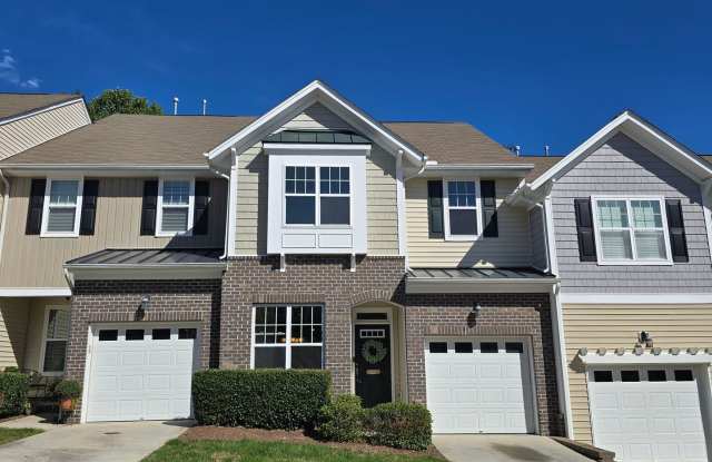 Spacious 3BR, 2.5BA Townhome with Loft  High Ceilings in a Fantastic Location! photos photos