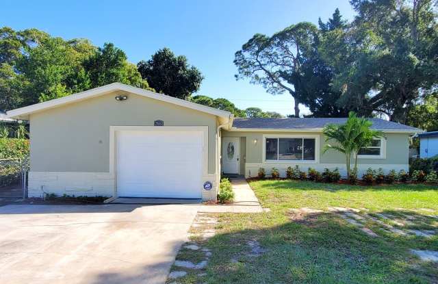 4 Bedroom 2 Bath Home in Lakewood Estates!! Gallery 1