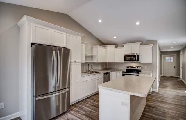 Like New 3 Bedroom Town Home Gallery 4