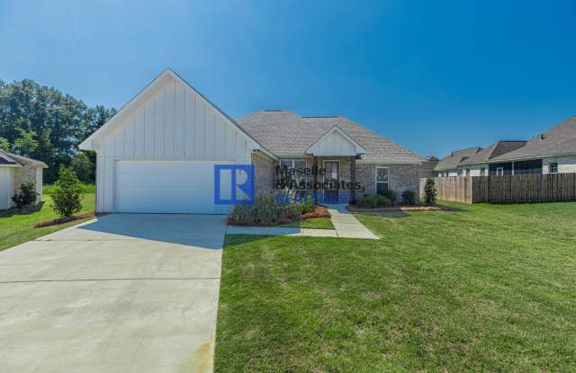4 Bed / 2 Bath Home in Woodscape of Oakfield Gallery 1